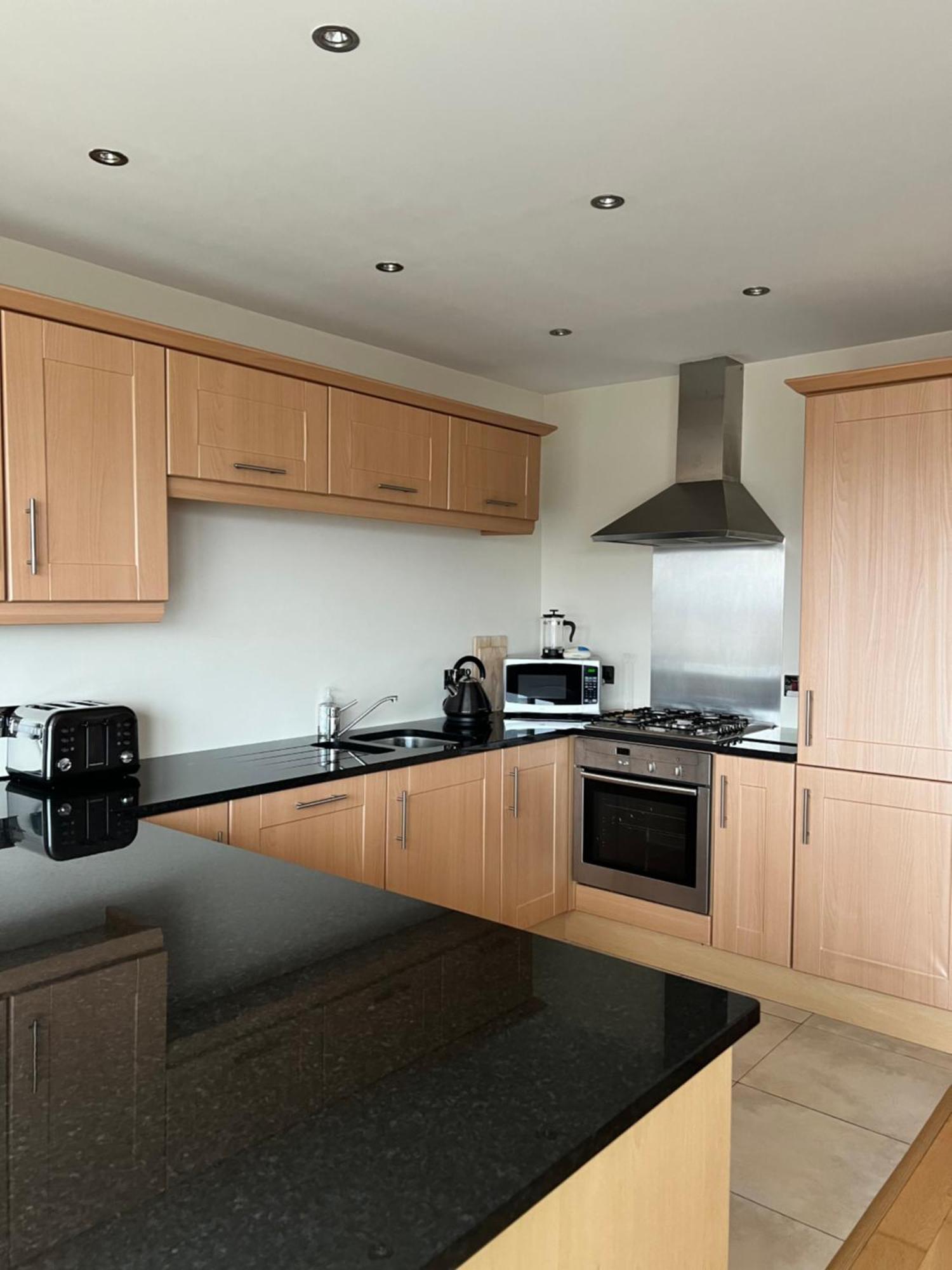Penthouse Apartment - Town Centre, Sea Views, Secure Parking Portrush Luaran gambar