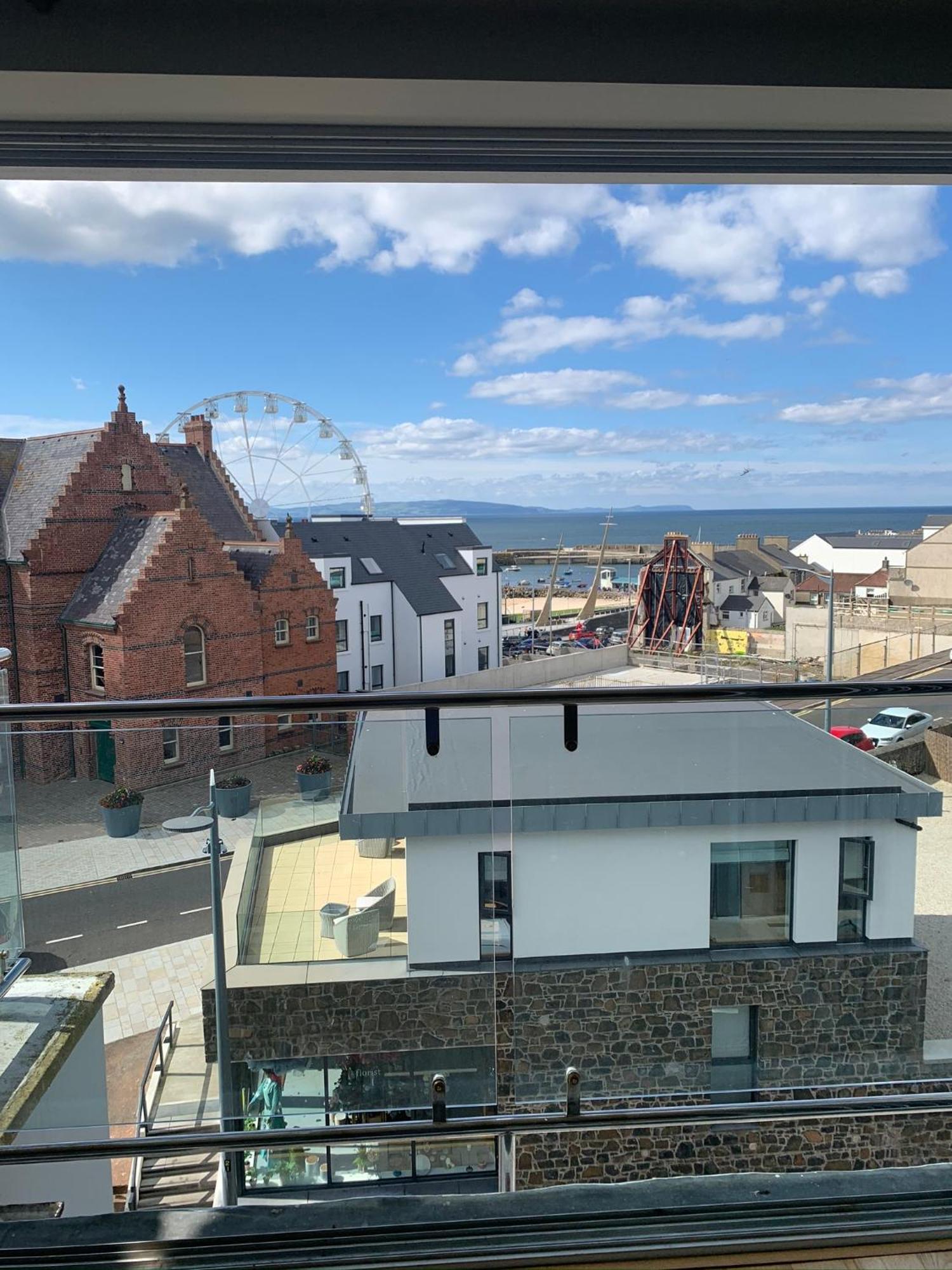 Penthouse Apartment - Town Centre, Sea Views, Secure Parking Portrush Luaran gambar