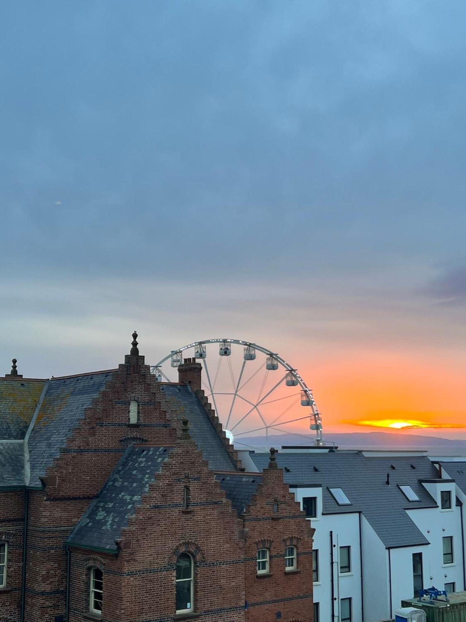 Penthouse Apartment - Town Centre, Sea Views, Secure Parking Portrush Luaran gambar