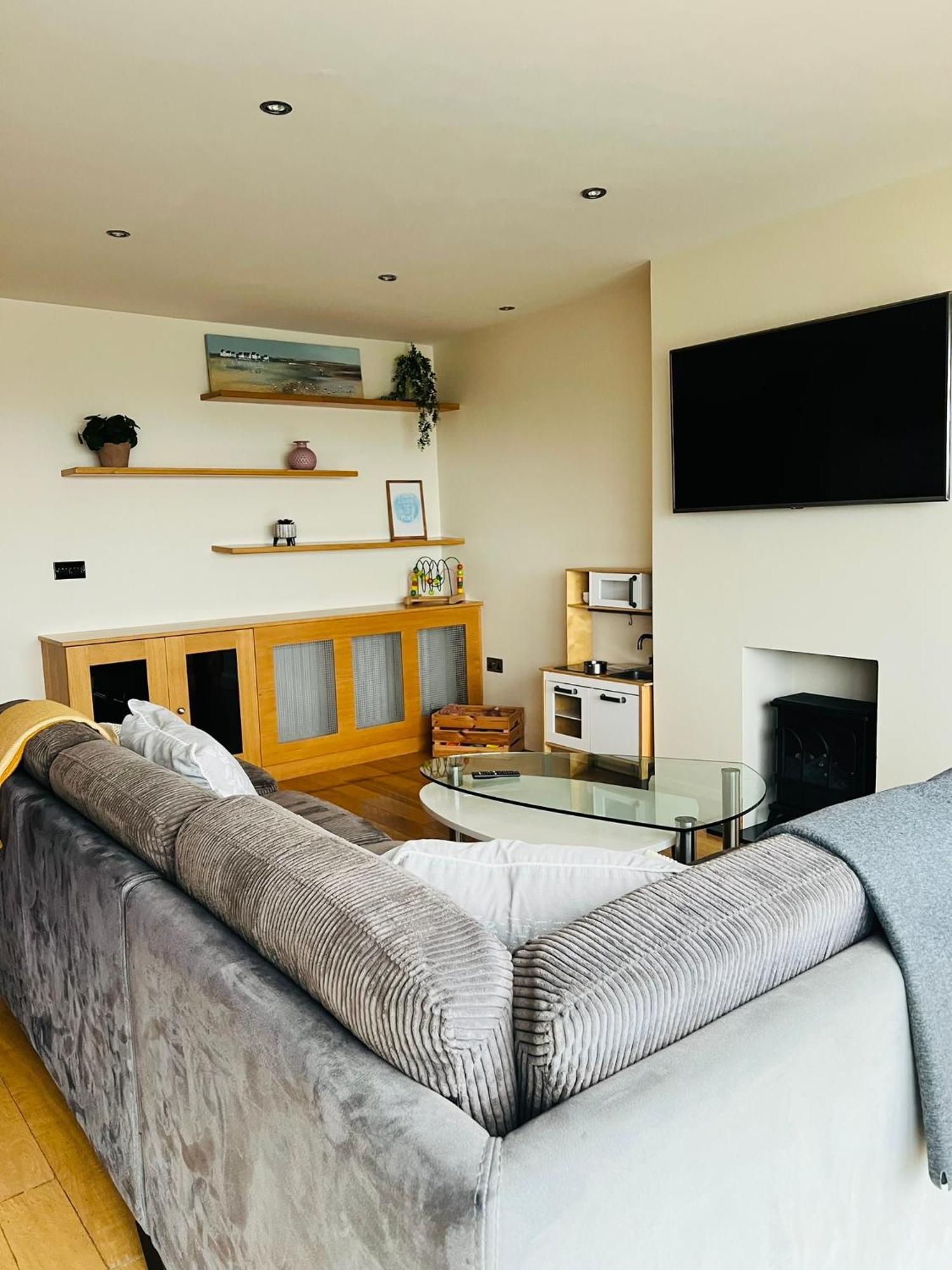 Penthouse Apartment - Town Centre, Sea Views, Secure Parking Portrush Luaran gambar